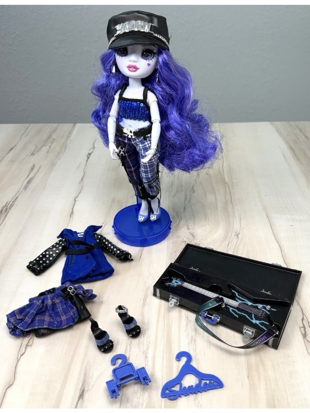 2022 MGA Shadow High Rainbow Vision UMA VANHOOSE Fashion Doll + Accessories READ